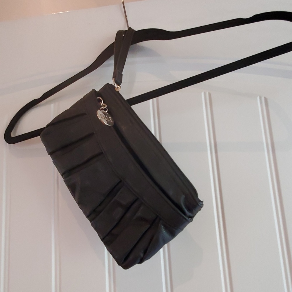 Elle Black Clutch